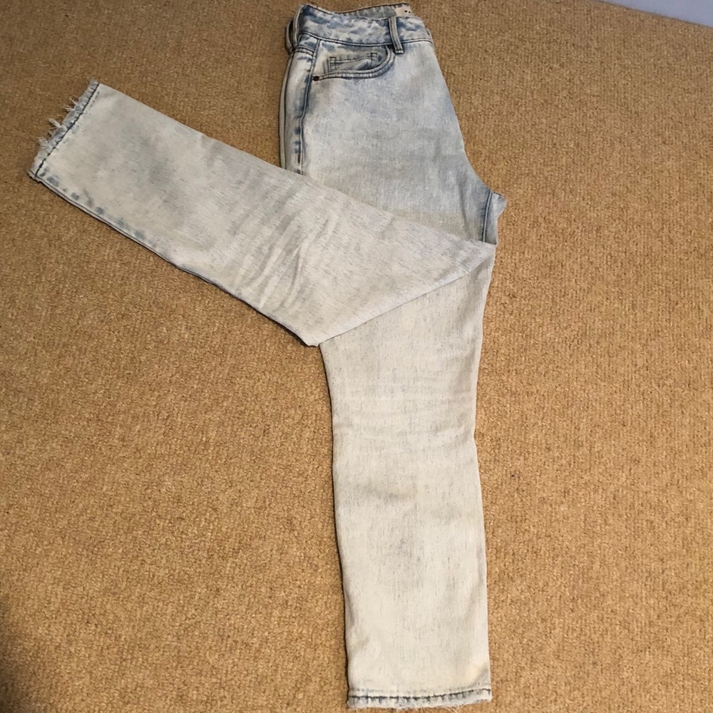 light wash mom jeans